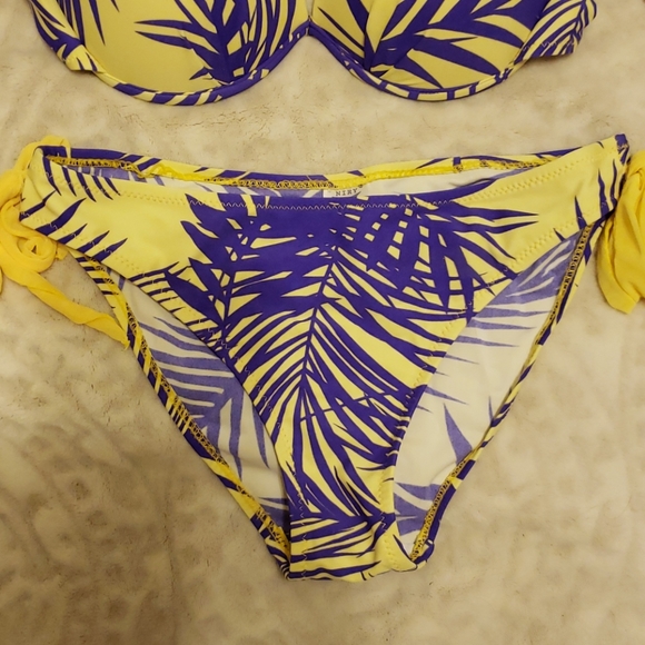 Bikini - Picture 2 of 6